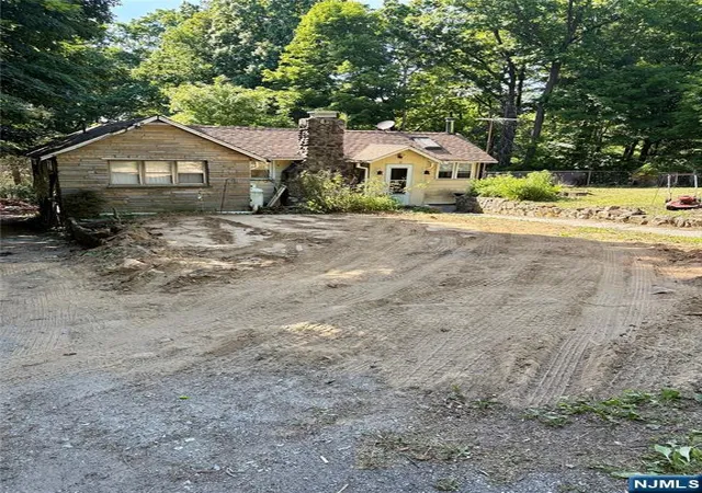 Homes for sale in Vernon, NJ | 17 Onteora Rd, Vernon, NJ 07422 | MLS# 26021043