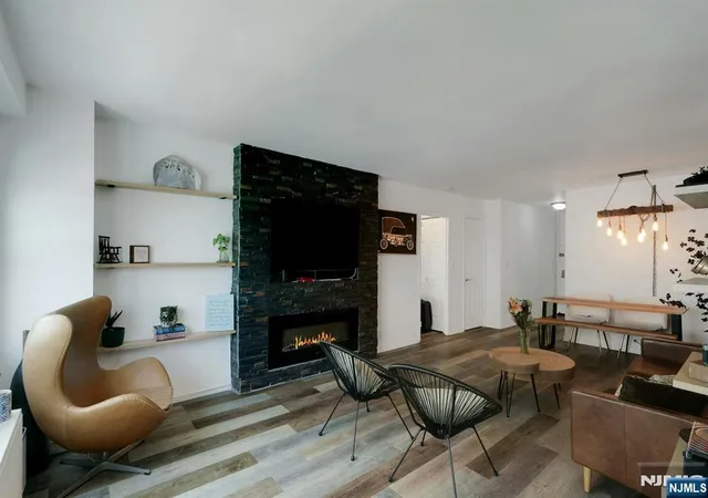Homes for sale in Fort Lee, NJ | 2077 Center Ave #9E, Fort Lee, NJ 07024 | MLS# 26021044