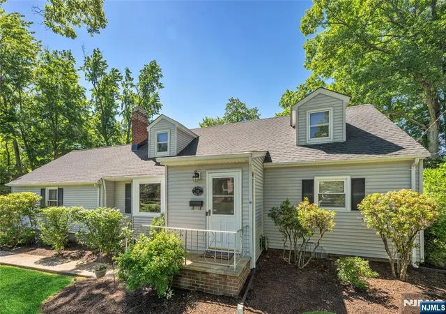 2nd image of 12 Waibel Dr, Allendale, NJ 07401 | MLS# 26021091