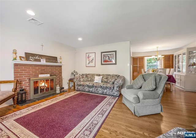 4th image of 12 Waibel Dr, Allendale, NJ 07401 | MLS# 26021091