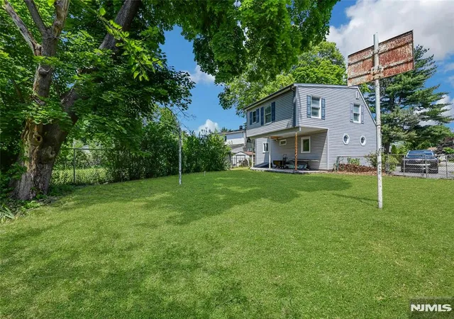 Homes for sale in Wanaque, NJ | 21 Butler Pl, Wanaque, NJ 07420 | MLS# 26021100