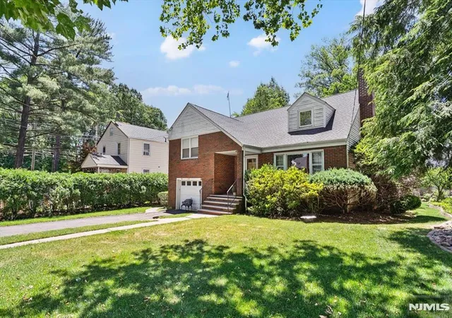 Homes for sale in Teaneck, NJ | 250 Briarcliffe Rd, Teaneck, NJ 07666 | MLS# 26021109