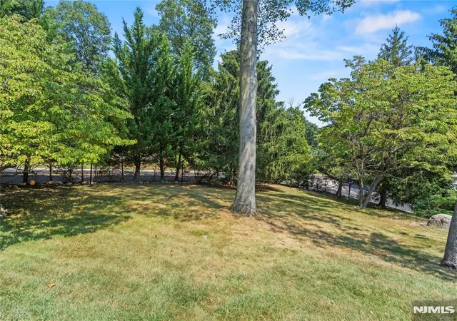 Homes for sale in Saddle River, NJ | 10 Allendale Rd, Saddle River, NJ 07458 | MLS# 26021116