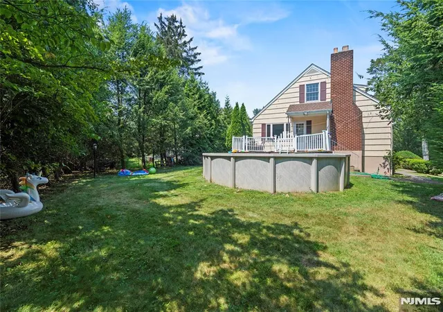 Homes for sale in Saddle River, NJ | 10 Allendale Rd, Saddle River, NJ 07458 | MLS# 26021116