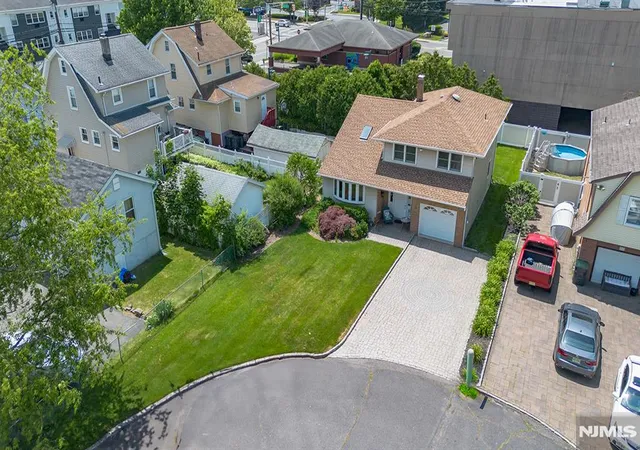 Homes for sale in Bergenfield, NJ | 2 Violet Ct, Bergenfield, NJ 07621 | MLS# 26021122
