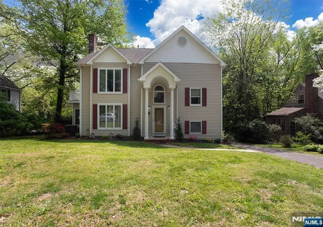 Photo 1 of Sale Pending at 820 E Broad St, Westfield, NJ 07090 | MLS# 26021159 | Listing updated on 2026-09-15
