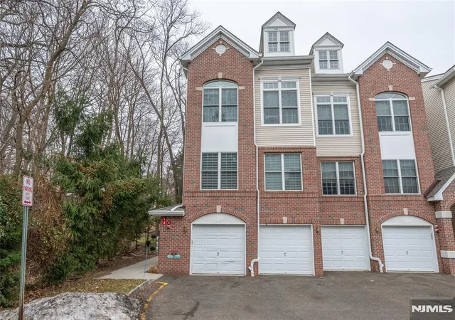 Homes for sale in Hawthorne, NJ | 1 Ashley Ct #701, Hawthorne, NJ 07506 | MLS# 26021160