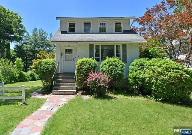 1st image of 176 Park Ave, Allendale, NJ 07401 | MLS# 26021222