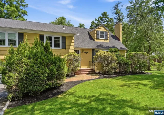 Homes for sale in Woodcliff Lake, NJ | 16 Pinecrest Dr, Woodcliff Lake, NJ 07677 | MLS# 26021230