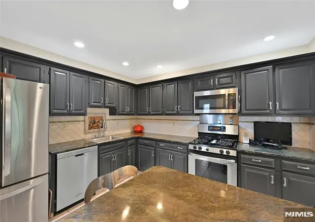 Homes for sale in Twp Of Washington, NJ | 211 Yorktowne Ct #211F, Twp Of Washington, NJ 07676 | MLS# 26021232