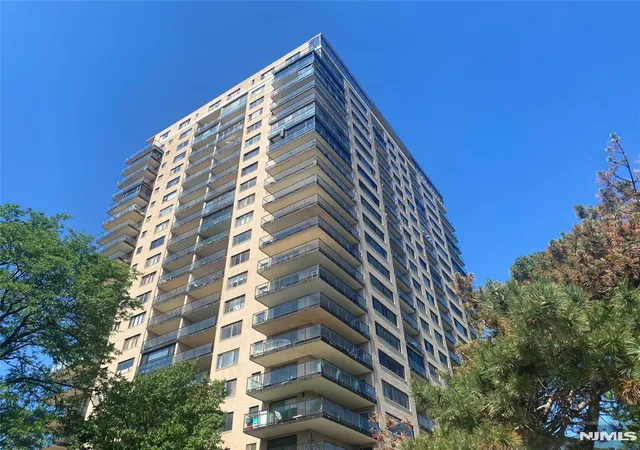 Homes for sale in Edgewater, NJ | 1203 River Rd #14C, Edgewater, NJ 07020 | MLS# 26021248