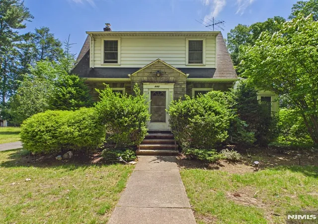 Homes for sale in Oradell, NJ | 440 Grove St, Oradell, NJ 07649 | MLS# 26021268