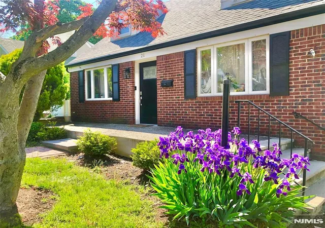 Homes for sale in Dumont, NJ | 21 Blanche Ct, Dumont, NJ 07628 | MLS# 26021289