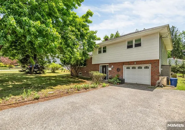 Homes for sale in Closter, NJ | 310 Ruckman Rd, Closter, NJ 07624 | MLS# 26021293