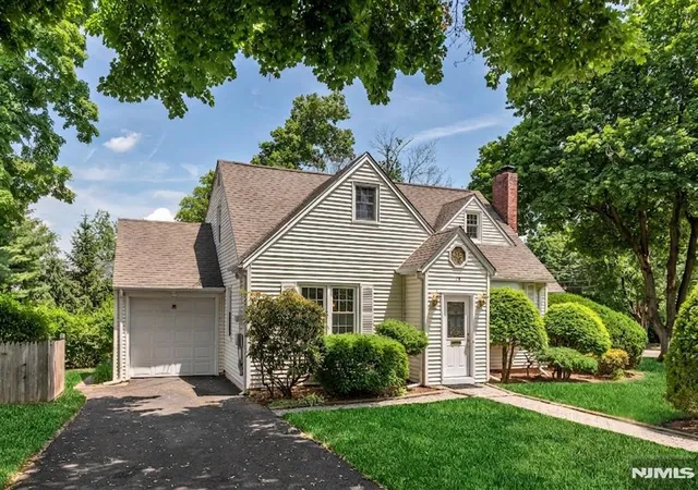 Homes for sale in Glen Rock, NJ | 79 Highland Rd, Glen Rock, NJ 07452 | MLS# 26021300