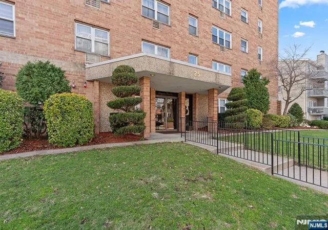 Homes for sale in Hackensack, NJ | 25 Jefferson St #4E, Hackensack, NJ 07601 | MLS# 26021309