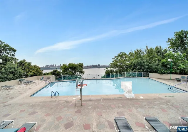 2nd image of 5 Horizon Rd, Fort Lee, NJ 07024