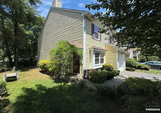 Homes for sale in Fair Lawn, NJ | 6 Chris Ct #6, Fair Lawn, NJ 07410 | MLS# 26021396