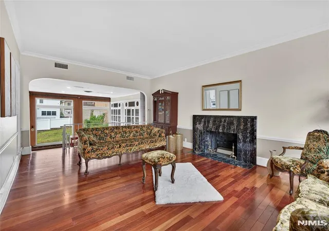 image of 25 Cresthill Ave, Clifton, NJ 07012 | MLS# 26021423