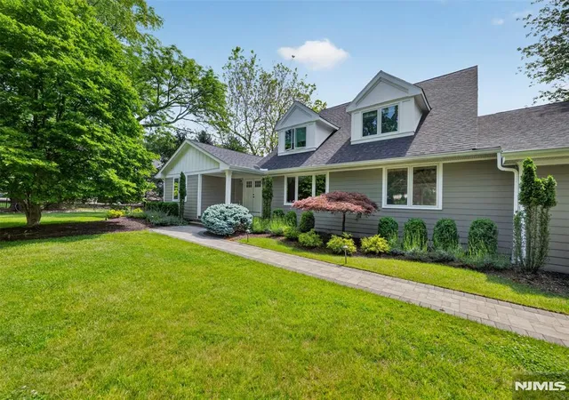 Homes for sale in Upper Saddle River, NJ | 22 Glen Carl Rd, Upper Saddle River, NJ 07458 | MLS# 26021556