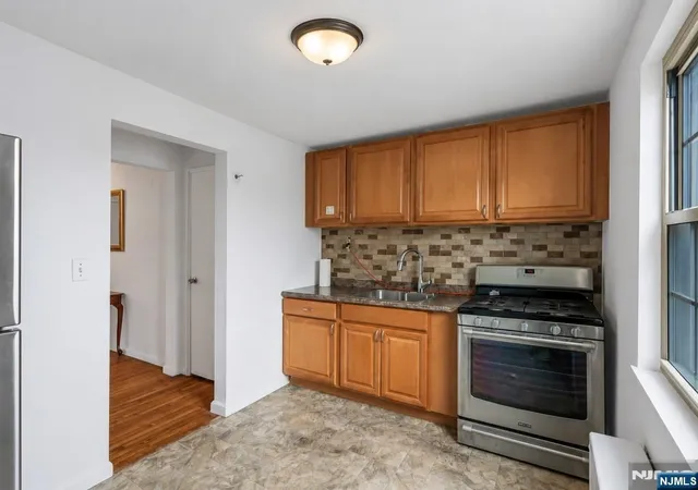 Homes for sale in Fort Lee, NJ | 1267 Anderson Ave #16, Fort Lee, NJ 07024 | MLS# 26021564
