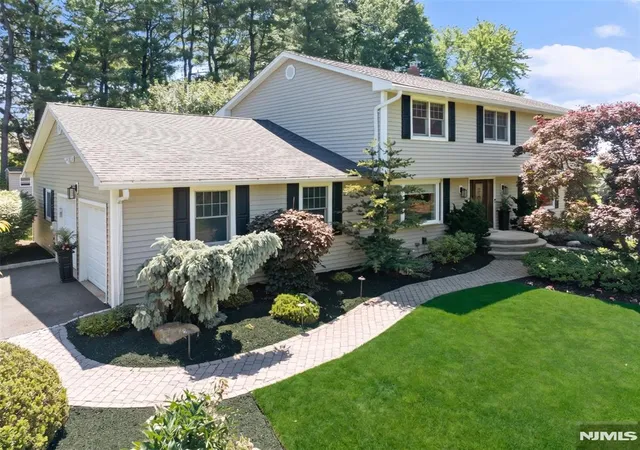 Homes for sale in Hillsdale, NJ | 40 Mountainview Ter, Hillsdale, NJ 07642 | MLS# 26021651