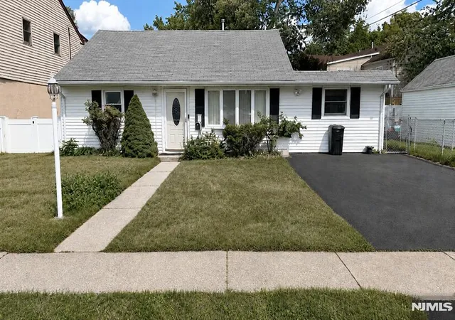 Homes for sale in Rochelle Park, NJ | 70 Hahn Ave, Rochelle Park, NJ 07662 | MLS# 26021669