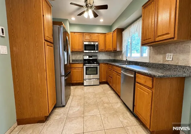 Homes for sale in Rochelle Park, NJ | 70 Hahn Ave, Rochelle Park, NJ 07662 | MLS# 26021669