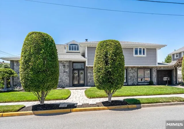 Homes for sale in Lyndhurst, NJ | 535 Willow Ave, Lyndhurst, NJ 07071 | MLS# 26021737