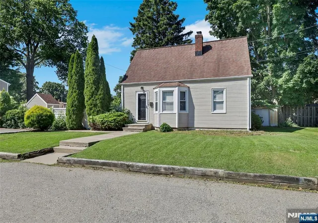 Homes for sale in Pompton Lakes, NJ | 20 Harding Ave, Pompton Lakes, NJ 07442 | MLS# 26021765