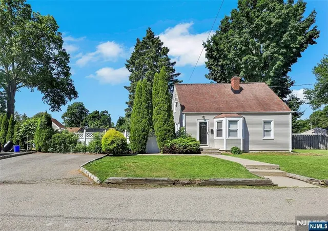 Homes for sale in Pompton Lakes, NJ | 20 Harding Ave, Pompton Lakes, NJ 07442 | MLS# 26021765