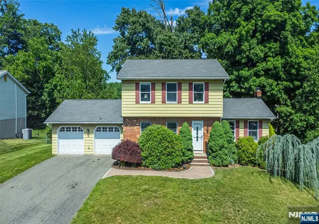 Homes for sale in Mount Arlington Boro, NJ | 4 Hover Dr, Mount Arlington Boro, NJ 07856 | MLS# 26021771