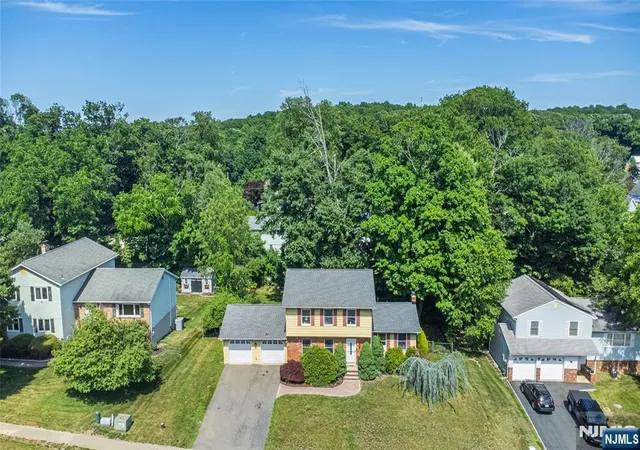 Homes for sale in Mount Arlington Boro, NJ | 4 Hover Dr, Mount Arlington Boro, NJ 07856 | MLS# 26021771