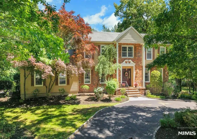 3rd image of 10 Moonshadow Ct, Kinnelon, NJ 07405 | MLS# 26021789