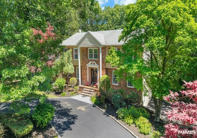 4th image of 10 Moonshadow Ct, Kinnelon, NJ 07405 | MLS# 26021789