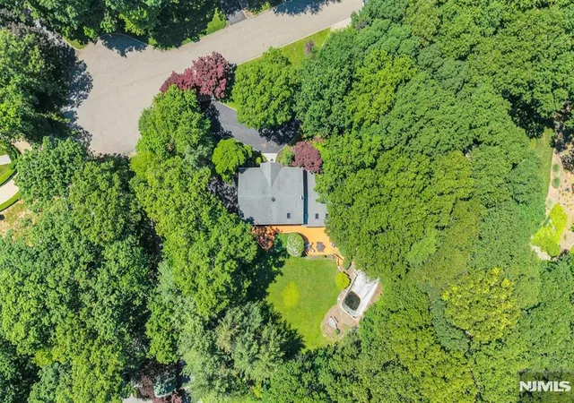 47th image of 10 Moonshadow Ct, Kinnelon, NJ 07405 | MLS# 26021789
