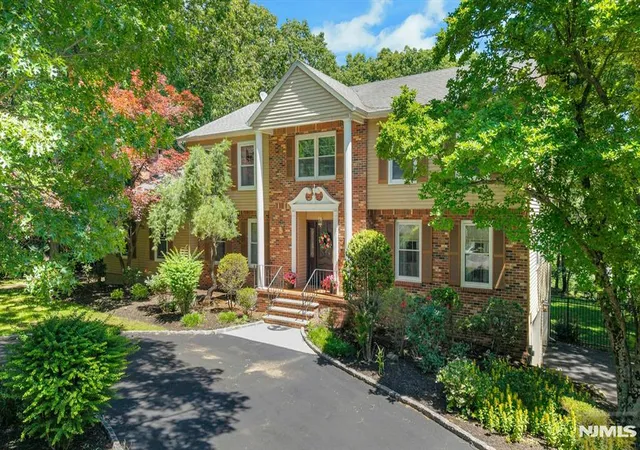 5th image of 10 Moonshadow Ct, Kinnelon, NJ 07405 | MLS# 26021789
