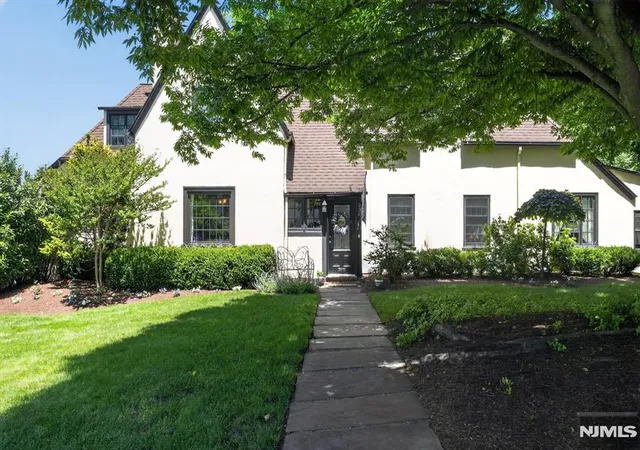 4th image of 230 Satterthwaite Ave, Nutley, NJ 07110 | MLS# 26021867
