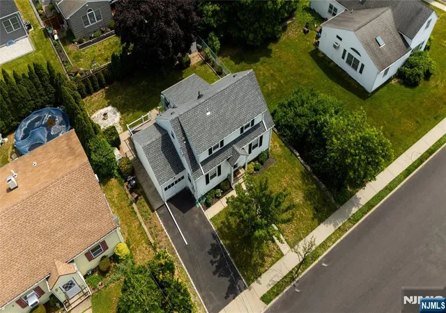 2nd image of 52 Knollwood Ter, Clifton, NJ 07012 | MLS# 26021920