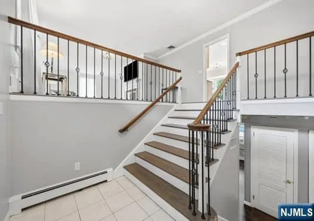 Homes for sale in Wyckoff, NJ | 376 Lakeview Dr, Wyckoff, NJ 07481 | MLS# 26021926