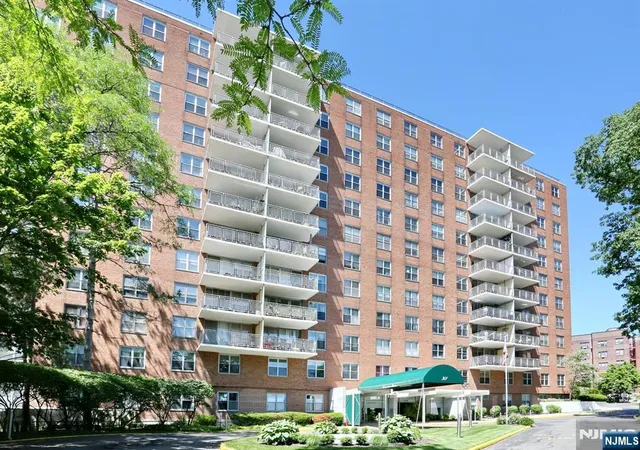 Homes for sale in Hackensack, NJ | 301 Beech St #2H, Hackensack, NJ 07601 | MLS# 26021953