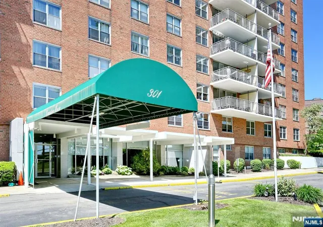 Homes for sale in Hackensack, NJ | 301 Beech St #2H, Hackensack, NJ 07601 | MLS# 26021953