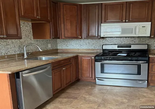 5th image of 233 Malvern St, Newark, NJ 07105 | MLS# 26021962