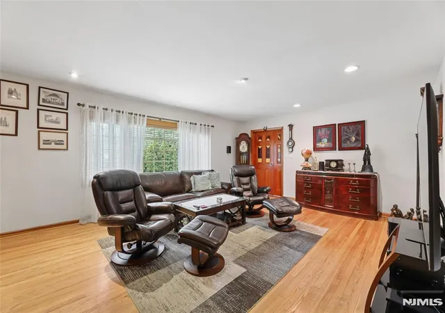 Homes for sale in Elmwood Park, NJ | 17 River Dr, Elmwood Park, NJ 07407 | MLS# 26021974