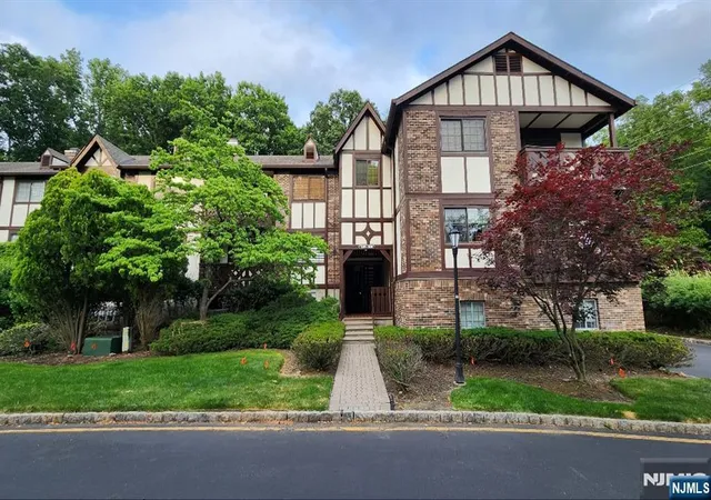Homes for sale in Mahwah, NJ | 3112 Stowe Ln, Mahwah, NJ 07430 | MLS# 26021977