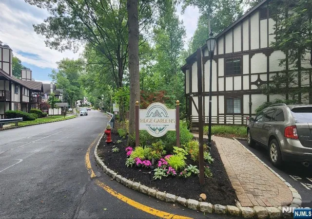 Homes for sale in Mahwah, NJ | 3112 Stowe Ln, Mahwah, NJ 07430 | MLS# 26021977