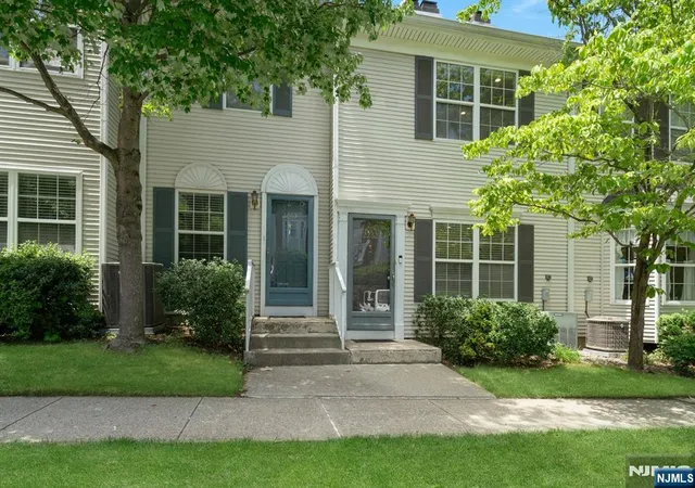 Homes for sale in Mahwah, NJ | 2262 Nash Ct, Mahwah, NJ 07430 | MLS# 26022017