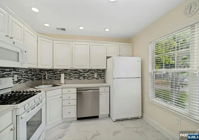 Homes for sale in Mahwah, NJ | 2262 Nash Ct, Mahwah, NJ 07430 | MLS# 26022017