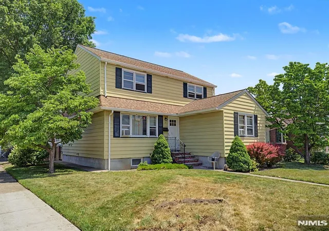 Homes for sale in Wallington, NJ | 21 Lexington Ave, Wallington, NJ 07057 | MLS# 26022018