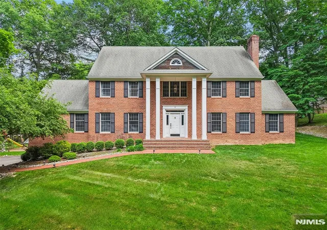 Homes for sale in Upper Saddle River, NJ | 10 Wood Hollow Trl, Upper Saddle River, NJ 07458 | MLS# 26022065